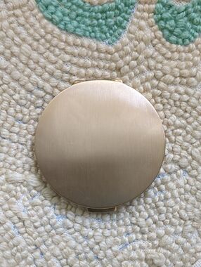 Vintage Stratton Gold Tone Compact